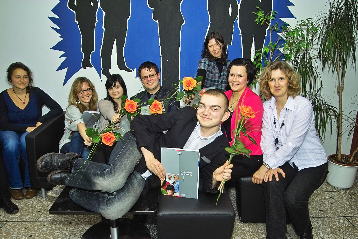 „Spitzen-Klasse“ – Zeugnisse für die Klasse von 2010 „Spitzen-Klasse“ – Zeugnisse für die Klasse von 2010-4