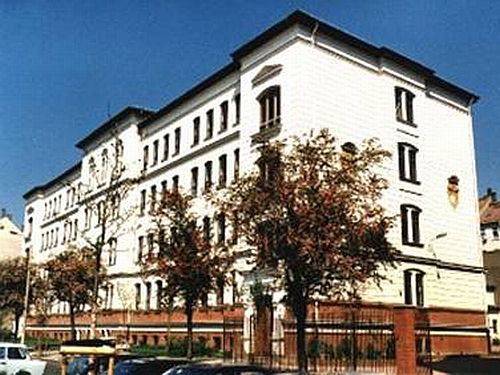 Projekt "Praxis erleben - Theorie verstehen" im Rahmen der Verleihung des "Großen SCHULEWIRTSCHAFT-Preises geehrt Projekt "Praxis erleben - Theorie verstehen" im Rahmen der Verleihung des "Großen SCHULEWIRTSCHAFT-Preises geehrt-1