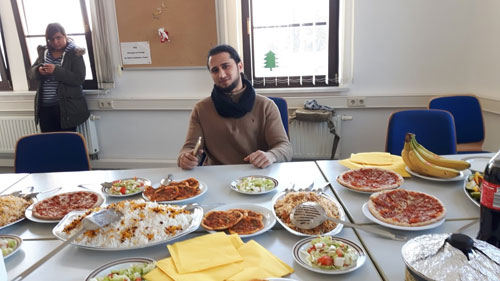 Gelebte Integration: Gemeinsames Essen zum Kursabschluss Gelebte Integration: Gemeinsames Essen zum Kursabschluss-4